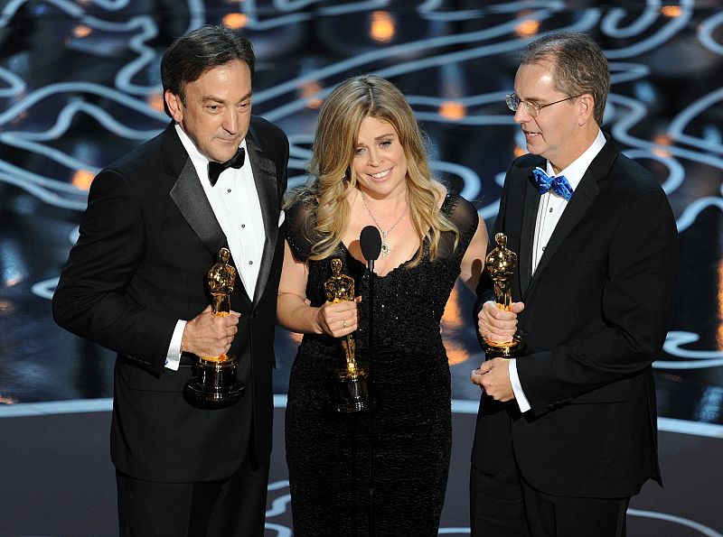 El productor de 'Frozen' Peter Del Vecho ha recogido el premio a la mejor película de animación junto a  los directores  Jennifer Lee y Chris Buck.