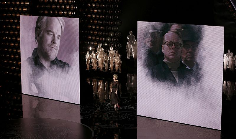 Bette Midler ha cantado "Wind Beneath my Wings" durante el vídeo- recuerdo.