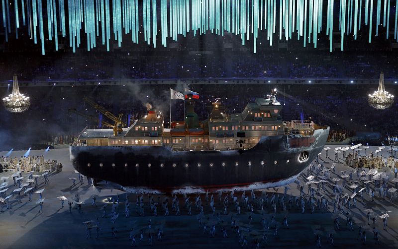 Un rompe-hielos en mitad del estadio simbolizando la paz y romper con lo que serpara.