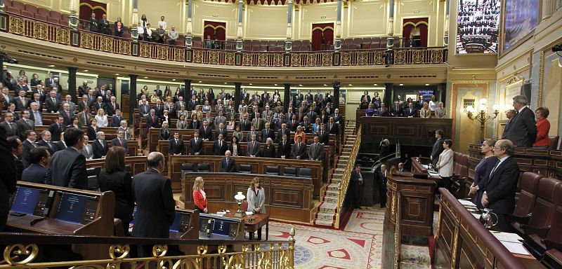 EL CONGRESO GUARDA UN MINUTO DE SILENCIO EN RECUERDO DE LAS VÍCTIMAS DEL 11M