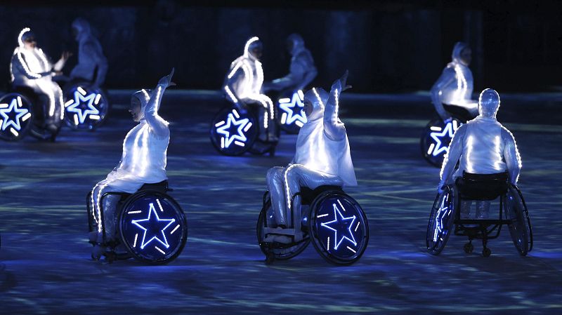 Una de las performance de la ceremonia de clausura de Sochi.