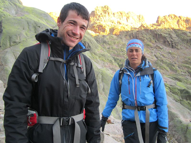 Saliendo del refugio Elola camino de la cumbre del Almanzor