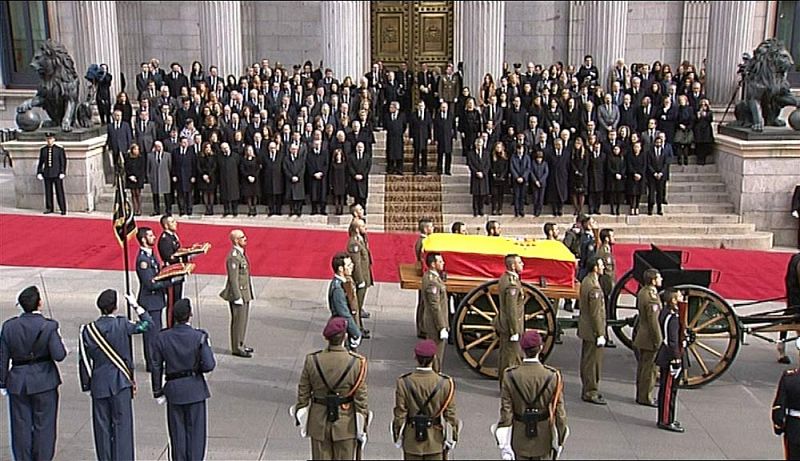 El recorrido del féretro por las calles de Madrid se hará con un armón de Artillería, un pequeño carruaje.