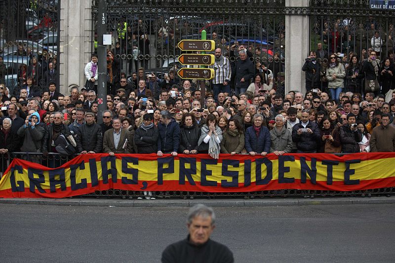 "Gracias, presidente", se leía en una pancarta en la plaza de Cibeles