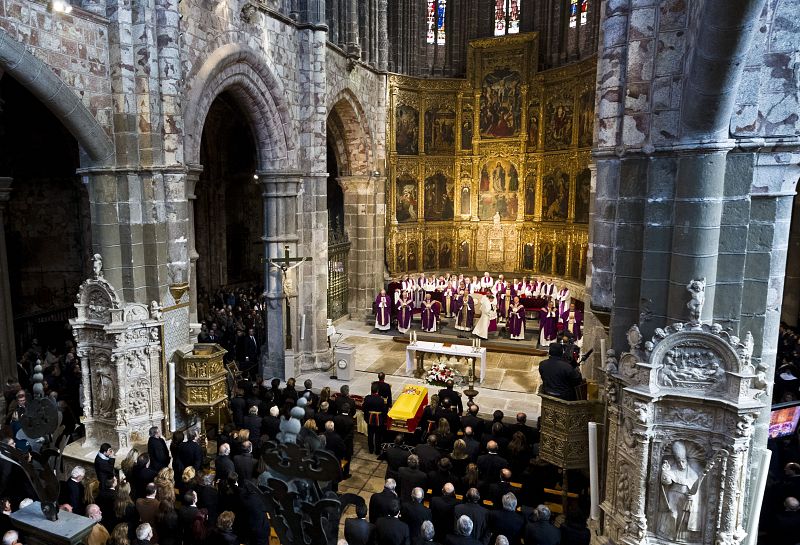 Los restos mortales de Adolfo Suárez y su mujer, Amparo Illana, ambos duques de Suárez, descansarán en el templo principal de Ávila, donde Suárez pasó su infancia y juventud.