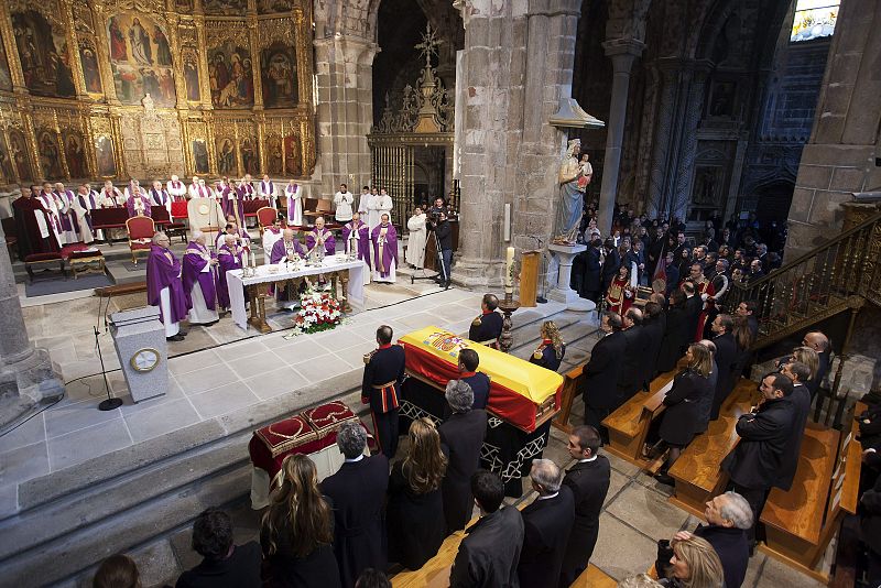 Un momento del funeral de Adolfo Suárez en la catedral de Ávila.