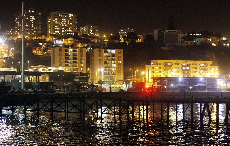 Vista de una zona costera de la ciudad de Valparaiso tras ser evacuada