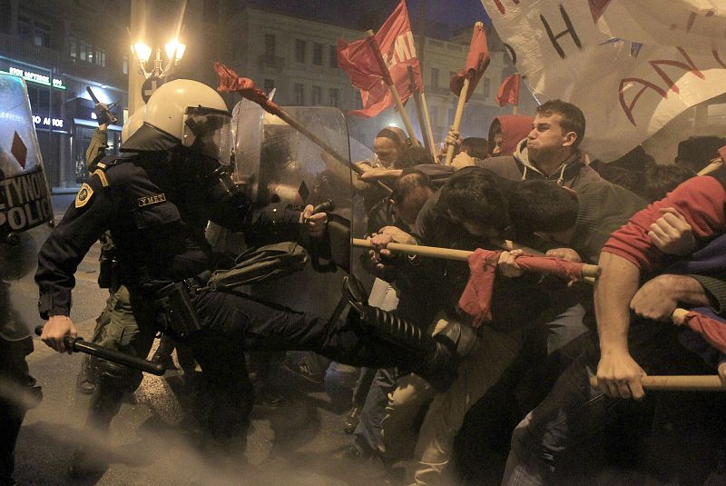 PROTESTA CONTRA EL ECOFIN Y EL EUROGRUPO EN ATENAS DERIVA EN DISTURBIOS