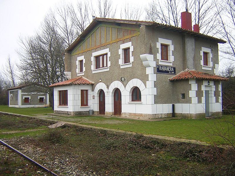 Estación de Rabanera del Pinar, conservada como centro de turismo rural