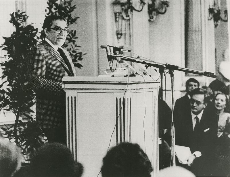 Gabriel García Márquez habla en la Academia de Suecia días antes de recoger el premio Nobel en 1982