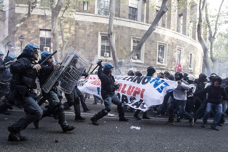 La manifestación era contra los recortes del Gobierno de Matteo Renzi y por el derecho a la vivienda.
