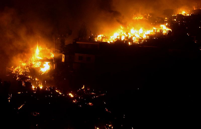 La ciudad de Valparaíso, a 110 kilómetros de la capital Santiago de Chile, está en estado de alerta roja