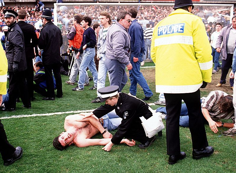 Imagen de archivo de los momentos posteriores a la avalancha en Hillsborough en 1989