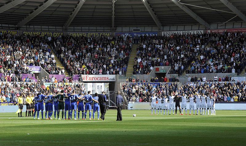 El homenaje a las víctimas de Hillsborough se extendió a Swansea, donde se guardó un minuto de silencio antes del partido contra el Chelsea