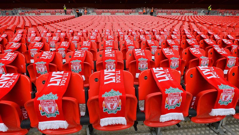 96 asientos fueron cubiertos con bufandas del Liverpool en Wembley en honor a las víctimas de Hillsborough