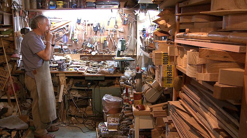 El artesano Julio Arribas en su taller