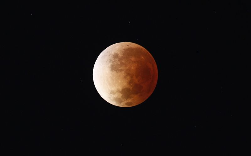 Otra imagen del eclipse de luna desde Buenos Aires.