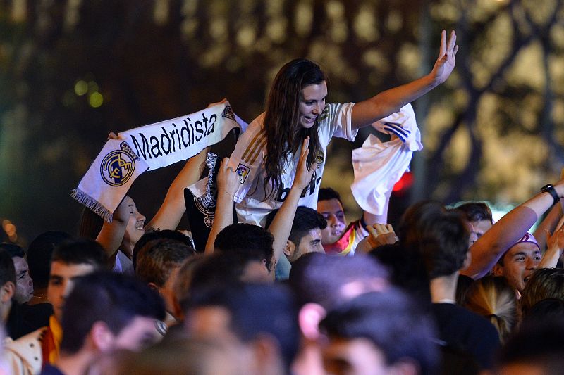 La pasión del madridismo desborda la plaza de Cibeles.