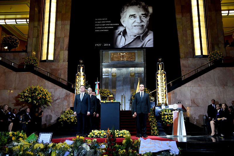El presidente de México, Enrique Peña Nieto y el de Colombia, Juan Manuel Santos han clausurado el acto de despedida al escritor colombiano.rique Peña Nieto y el de Colombia, Juan Manuel Santos.