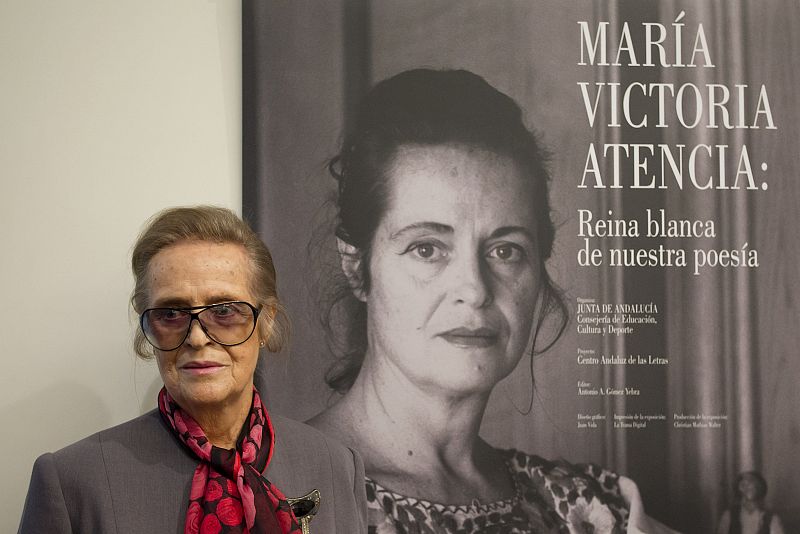 MARÍA VICTORIA ATENCIA: "CUANDO SE ENTRA EN LA POESÍA, ESE CAMINO NO ACABA"