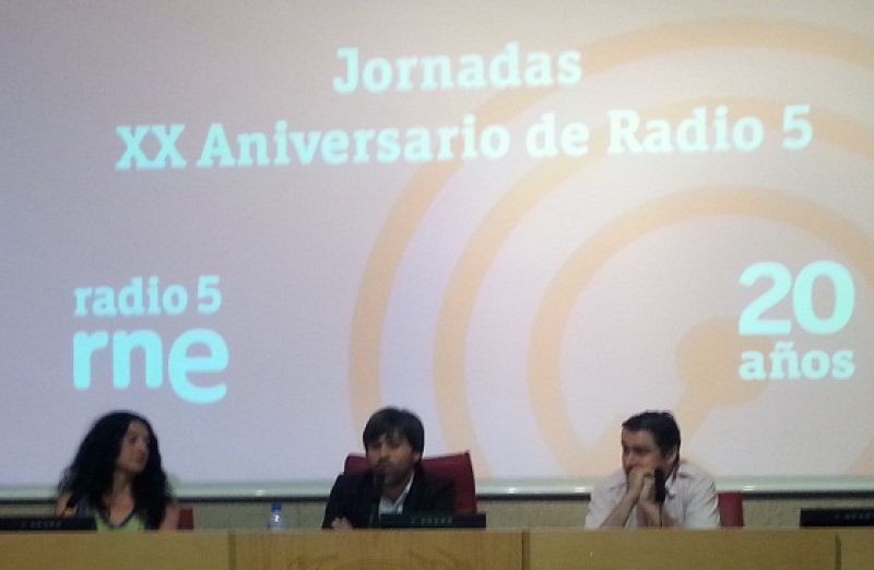 De izquierda a derecha, Cristina Sánchez, enviada especial de RNE y directora del programa 'Países en conflicto';  Juan Tato, jefe del Área de Internacional de RNE, y Óscar Mijallo, enviado especial de TVE a zonas de conflicto bélico.
