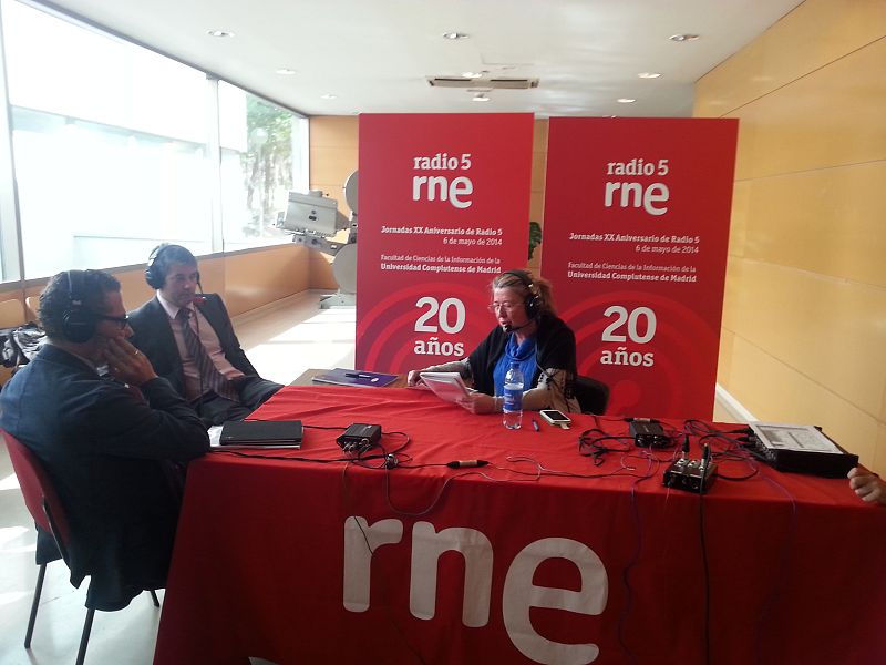 De izquierda a derecha, el director de Informativos de RNE, Alberto Martínez Arias; el director de Informativos de TVE, Julio Somoano, y la periodista de RNE Teresa Pascual.