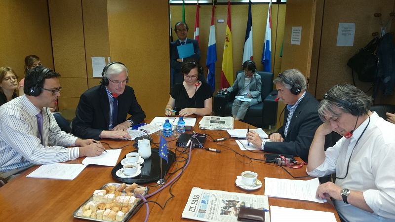 Entrevista de 'Europa abierta' al comisario europeo de Mercado Interior, Michel Barnier, en la sede de las Instituciones Europeras en Madrid.