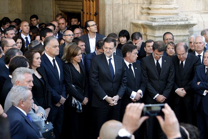 El asesinato de la presidenta de la Diputación de León, Isabel Carrasco (PP) sacudió la campaña española y provocó la suspensión de los actos de PP y PSOE y más partidos el lunes 12 y martes 13.