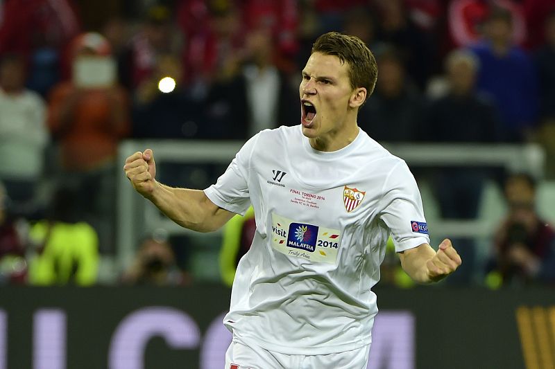 Gameiro celebra el penalti definitivo de la final de la Europa League