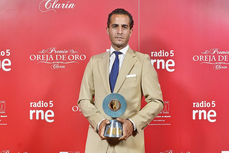 Iván Fandiño recoge la Oreja de Oro 2013 que concede RNE