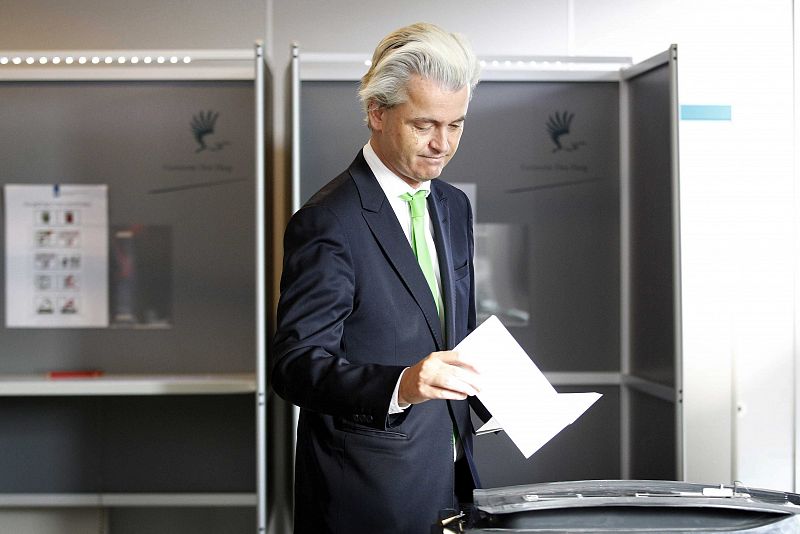 Geert Wilders, del partido holandés xenófobo PPV vota en La Haya