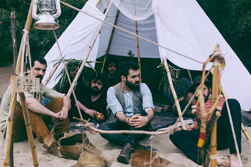 El tema sale a la calle con un vídeo que plasma a la perfección ese ambiente campestre que define el espíritu de la banda.