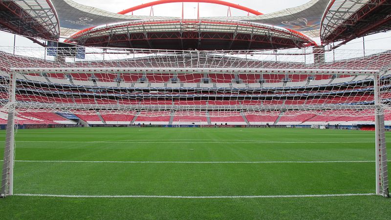 Courtois y Casillas defenderán esta portería.