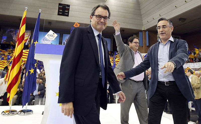 El presidente de la Generalitat, Artur Mas, dio el impulso final a la campaña de CiU con sus candidatos Ramon Tremosa y Francesc Gambús en Barcelona.
