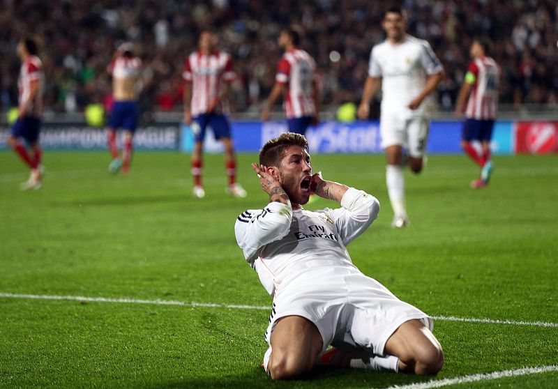 El defensa madridista Sergio Ramos celebra el gol de cabeza que supone el 1-1 en la final de Champions League en Lisboa