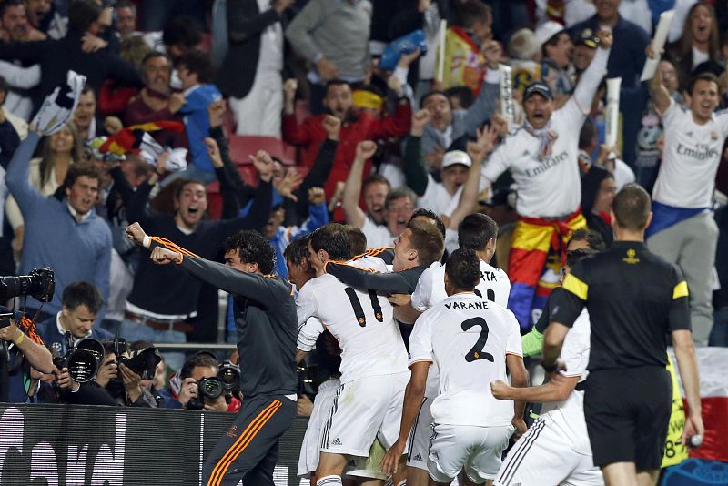 Los jugadores del Real Madrid celebran el 1-1 logrado por Sergio Ramos en un remate de cabeza