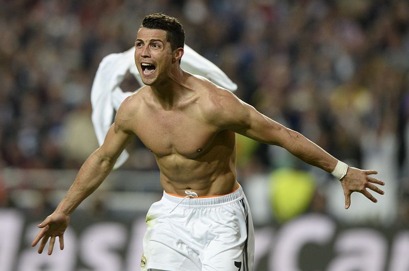 Cristiano Ronaldo celebra su gol de penalty que pone el 4-1 definitivo en la final de Champions League 2014 entre el Real Madrid y el Atlético de Madrid en Lisboa