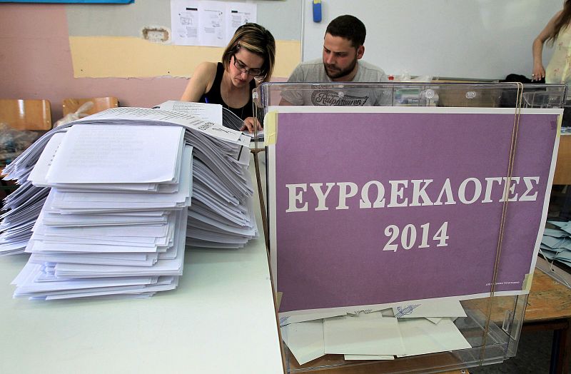 Foto de una urna en Grecia en la que se puede leer 'elecciones europeas 2014'.