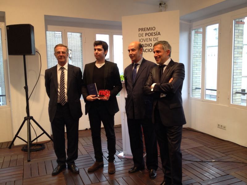 Juan Bello Sánchez recibe el VI Premio de Poesía Joven RNE