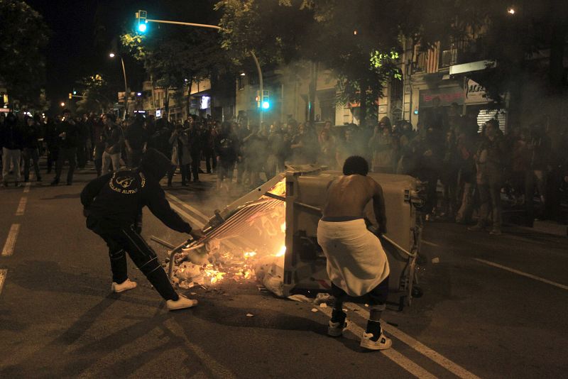 INCIDENTES TRAS LA MARCHA A LA COMISARÍA DE LOS MOSSOS D'ESCUADRA DE LES CORTS