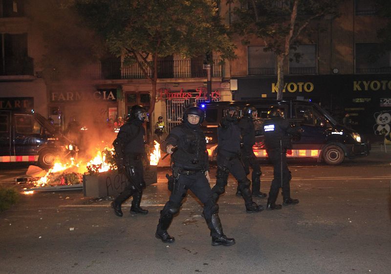 INCIDENTES TRAS LA MARCHA A LA COMISARÍA DE LOS MOSSOS D'ESCUADRA DE LES CORTS