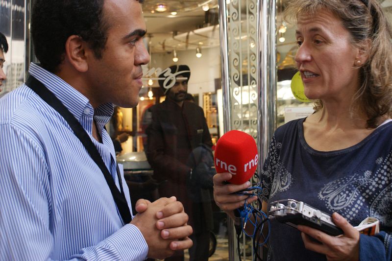 Esther García y Sharaf Suleiman en el zoco del oro de Dubái