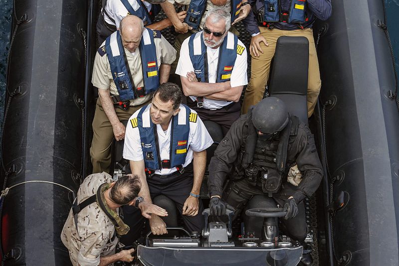 EL PRÍNCIPE ASISTE EN CARTAGENA A UN SIMULACRO DE RESCATE DE SUBMARINOS