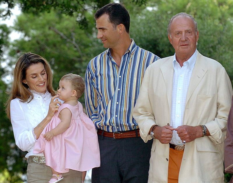 Don Juan Carlos, junto a los Príncipes de Asturias y su nieta, la infanta Leonor