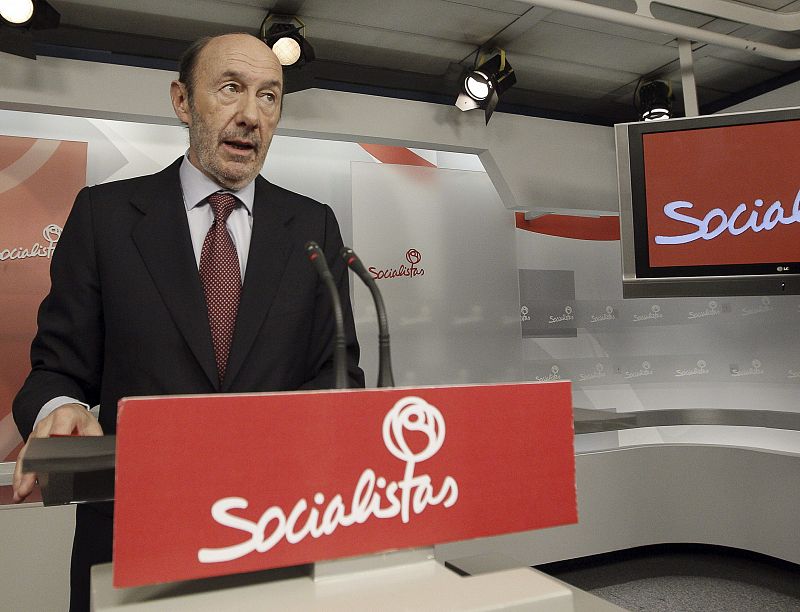 Rubalcaba ha elogiado el papel del rey, en la declaración institucional del PSOE