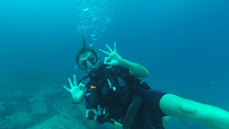 Dulce buceando en la Isla Praslin