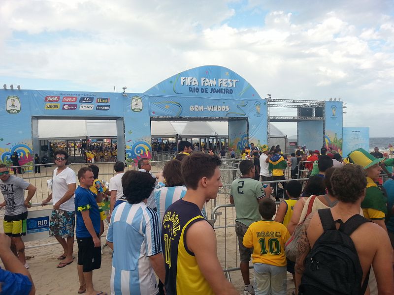 Entrada a la 'Fanzone' de la FIFA en Copacabana.