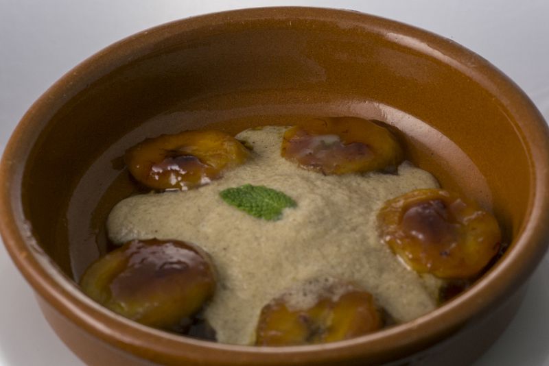 Plátano caramelizado con mousse de gofio canario