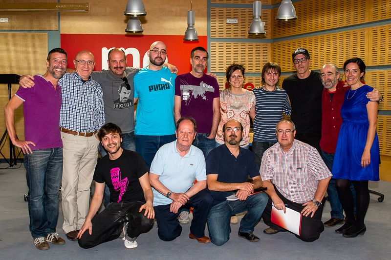 Foto de familia del elenco de actores de la ficción sonora 'La isla del tesoro'