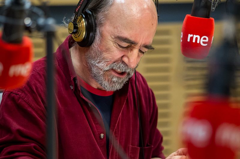 Álex Angulo ensaya su papel del viejo pirata Billy Bones